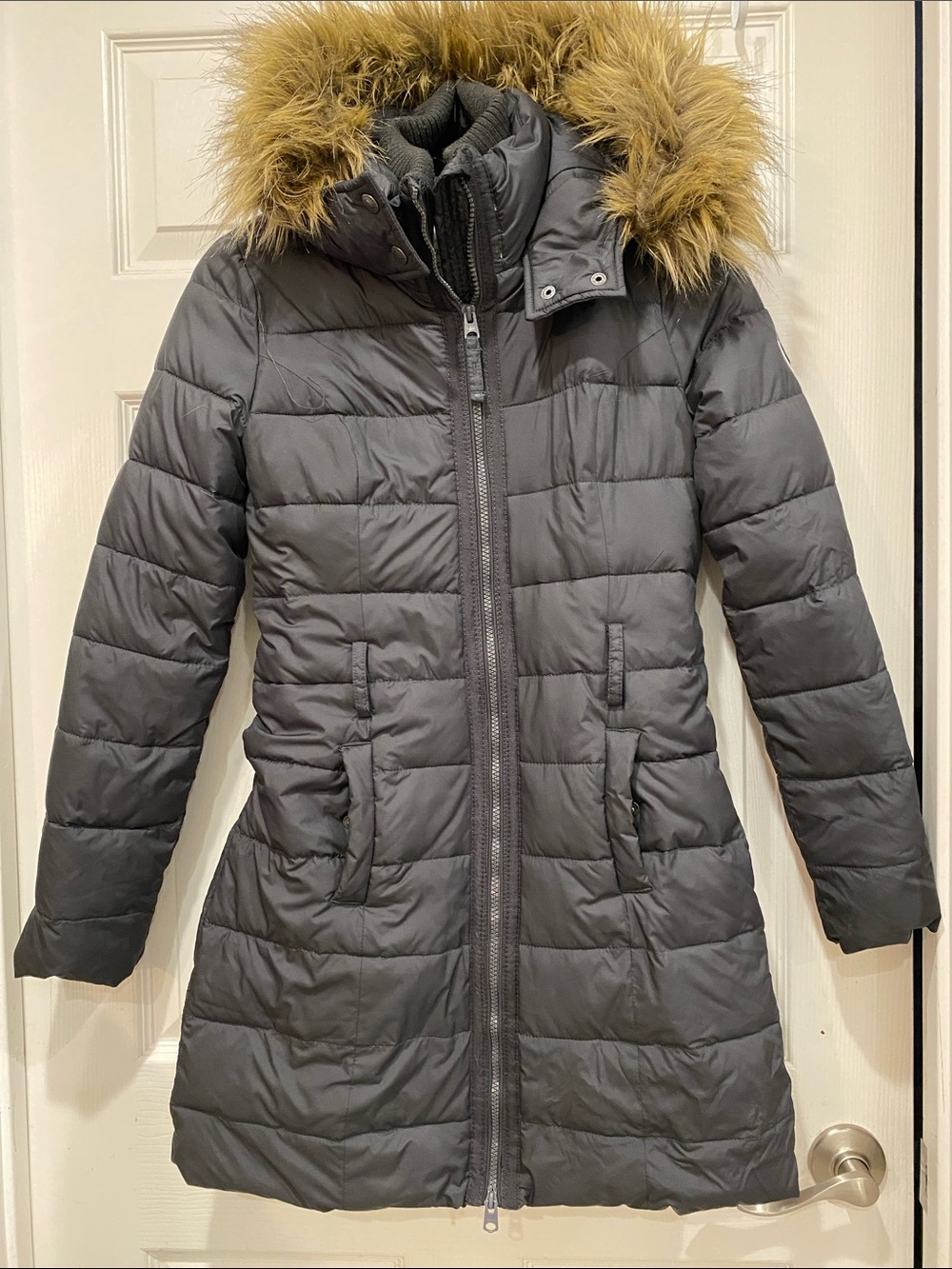 Abercrombie & Fitch Gray Quilted Long Puffer Coat with Faux Fur Hood Trim XS